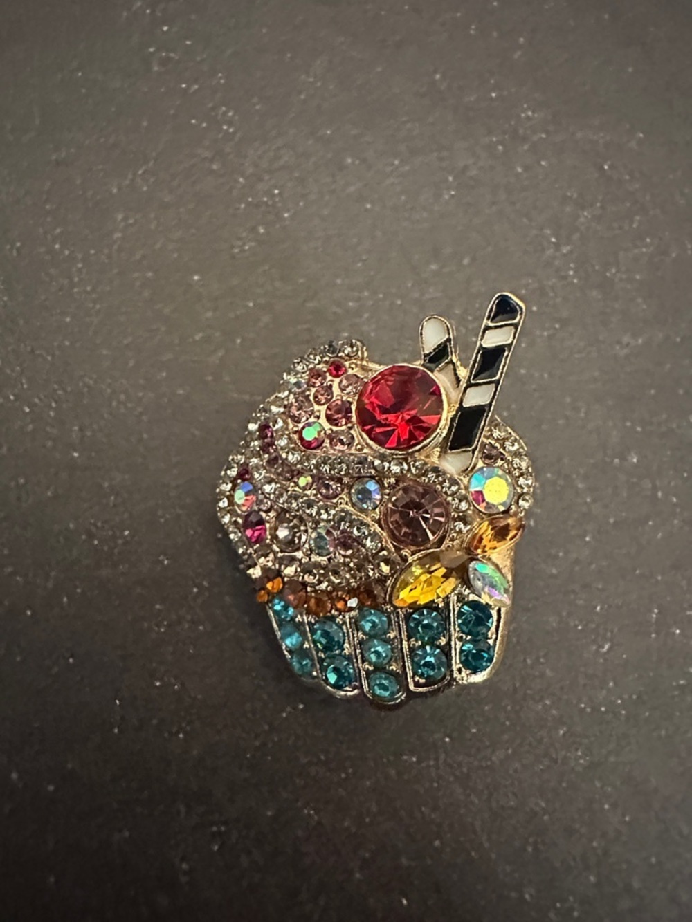Crystal Cupcake Brooch Pin - Multicolor - Picture 5 of 5